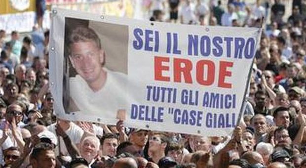 Napoli, medaglia al valore per Ciro Esposito: «Resti un simbolo di legalità»