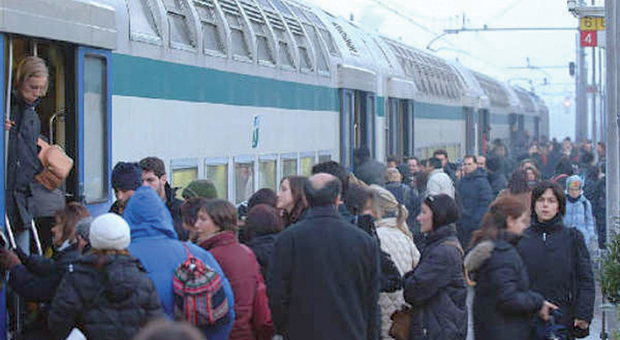 Guasto tecnico a Roma Termini, caos treni: «Ritardi fino a 60 minuti»