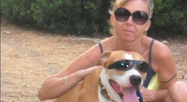 Spagna, uccide il marito più vecchio di 20 anni e lo taglia a fette per darlo in pasto al cane