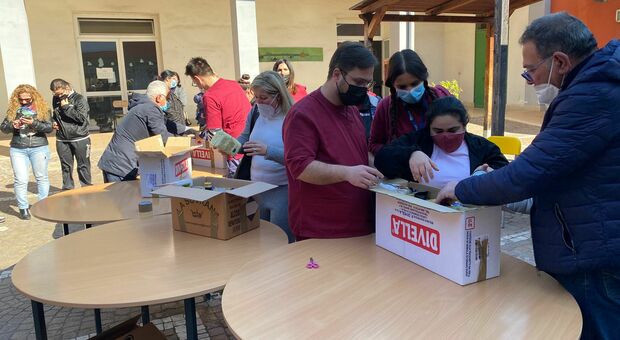 Webuild con la comunità di Sant'Egidio per distribuire pacchi alimentari e mascherine ai bisognosi di Napoli
