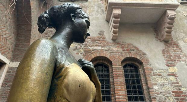 La statua di Giulietta a Verona