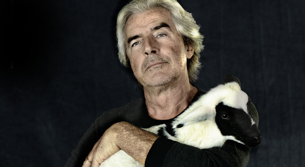 «L’agnello è un cucciolo: risparmia la sua vita»: l’appello per Pasqua di Tullio Solenghi