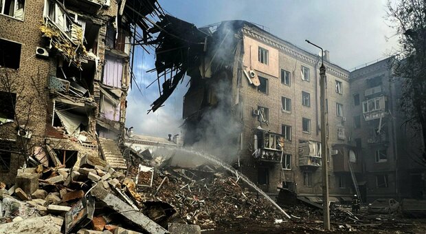 Guerra in Ucraina, diretta. A Kiev torna la paura: 4 esplosioni, colonne di fumo nella capitale. Putin: attacco al ponte di Kerch è un atto terroristico