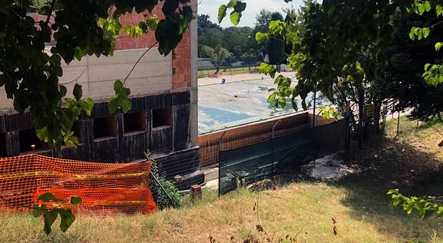 Terre Roveresche, la minoranza accede agli atti dell'Ast:«La piscina non è in regola non doveva essere aperta»