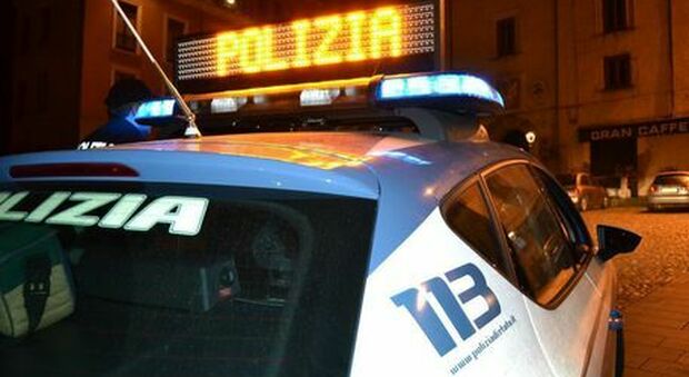 Firenze, presa per i capelli e sbattuta a terra: 22enne vittima di una rapina in centro