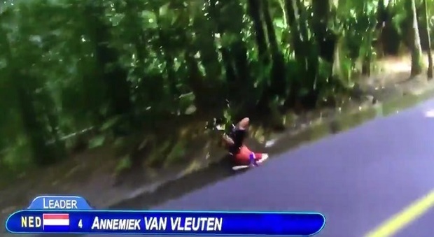 Rio 2016, ciclismo su strada, terribile caduta per l'olandese van Vleuten