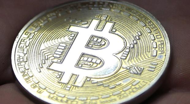 Bitcoin, la Commissione Europea avverte: "Non è vera valuta, può cadere in qualsiasi momento"