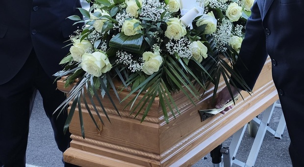 L'ex prof è morto da due mesi ma non si riesce a fare il funerale