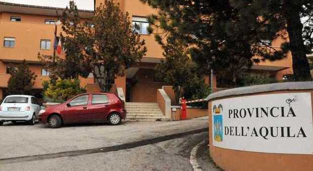 L'Aquila, auto blu in libertà in Provincia il Gip sospende un dirigente