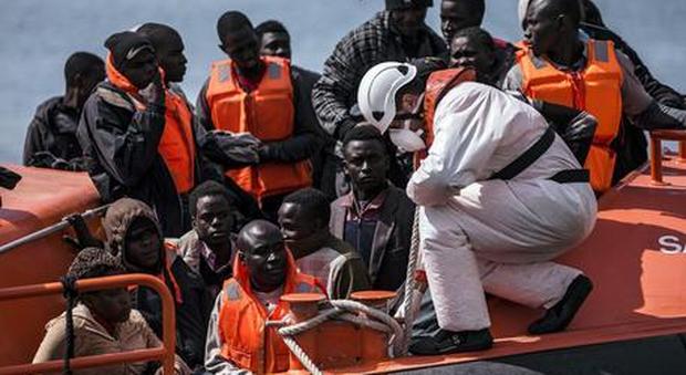 Migranti: 4.100 salvati ieri davanti alle coste della Libia. In sei mesi 85mila arrivi in Italia