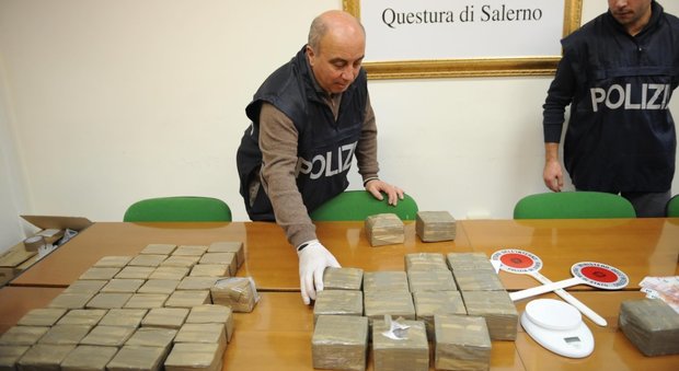 Fiumi di droga sul Salernitano, smantellata rete di spaccio: 8 arresti