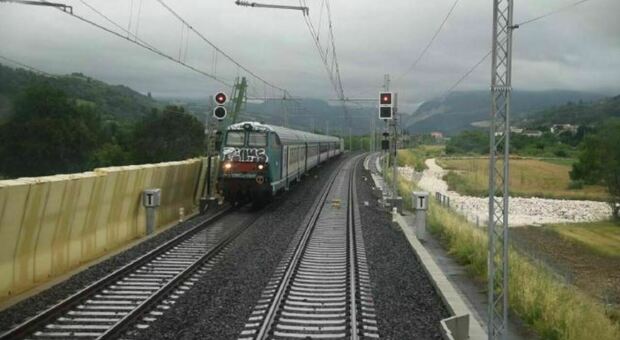 La tratta ferroviaria Orte-Falconara a singhiozzo. Un lotto fa risparmiare solo 10 minuti