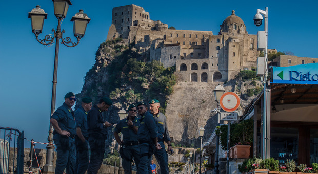 Bancarotta ed evasione fiscale, sequestrato il Castello Aragonese di Ischia