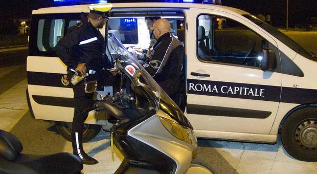 Strappa una catenina a un automobilista all'Ostiense, rapinatore bloccato dai vigili