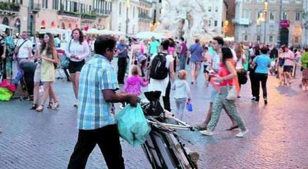 Piazza Navona ostaggio dei falsi pittori: inutili i blitz dei vigili