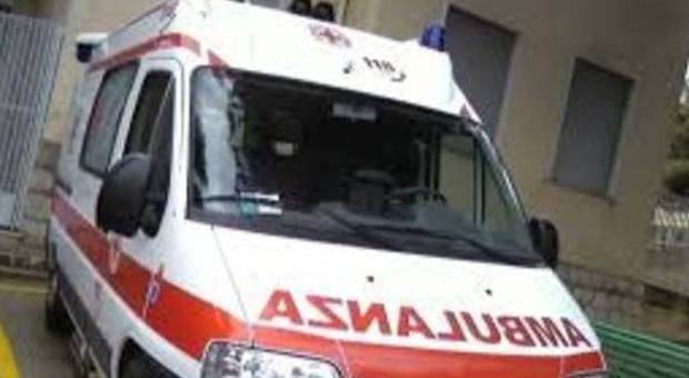 Orrore in una villa in Toscana: uomo trovato con la gola tagliata in un bagno di sangue