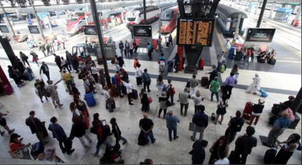 Treni, corse cancellate e ritardi sulle linee ferroviare: caos in Lombardia