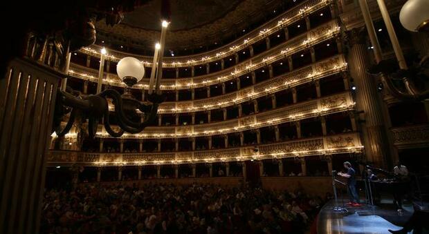 Teatro San Carlo di Napoli, il sindaco chiama gli imprenditori: «La città si mobiliti»