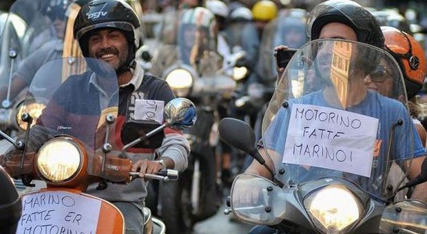 Tridente, la protesta degli scooteristi: «No alla pedonalizzazione»