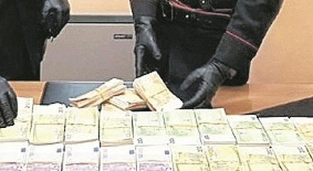 Rapinati dell'orologio da 90mila euro, arrestato un giostraio: aveva due milioni in banconote false