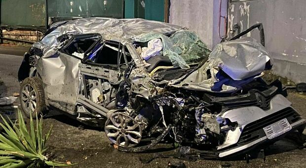 Napoli, schianto con l'auto contro gli chalet di Mergellina: Maria, 34 anni, morta dopo 3 mesi di agonia