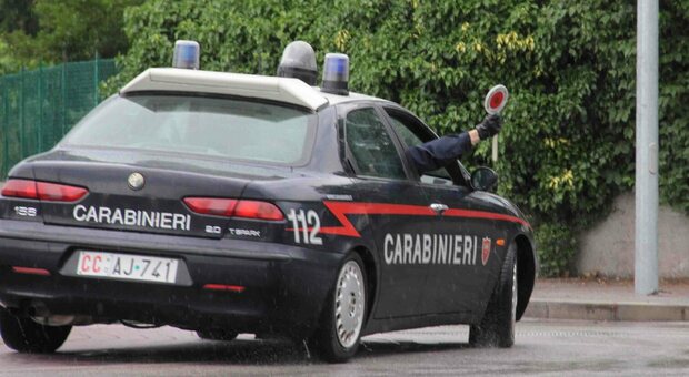 Carabinieri, inseguimento di uomo in scooter (foto di repertorio)