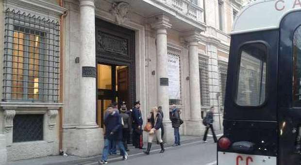 Panico a Roma: dal tribunale al McDonald's In poche ore quattro falsi allarmi bomba