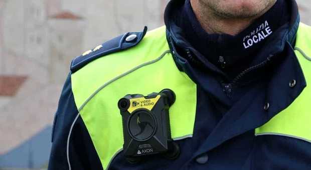 Caserta, la polizia locale è hi-tech: minicam sull'uniforme, via ai test