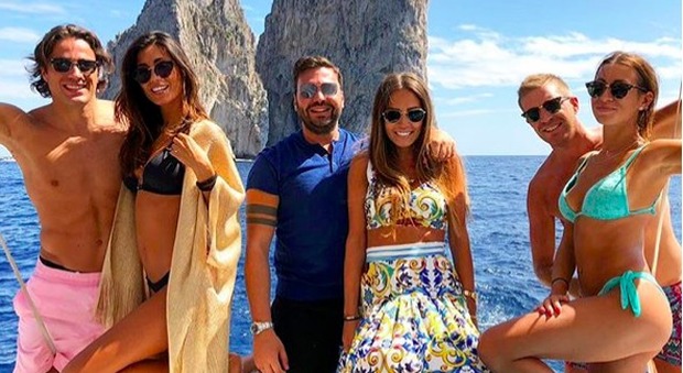 Matri e Nargi a Capri: «Restate in Cina» scrivono a Cannavaro Jr