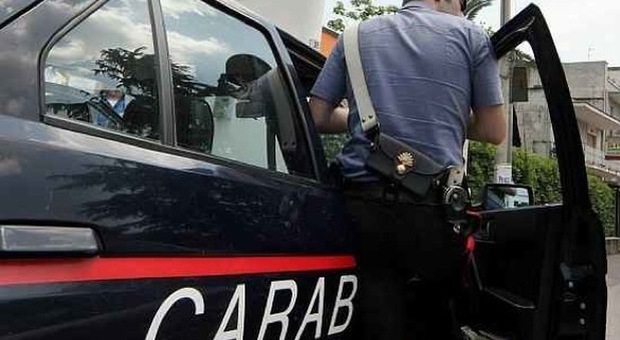 Carabiniere accoltellato alla schiena da un marocchino ubriaco: brigadiere 59enne in prognosi riservata