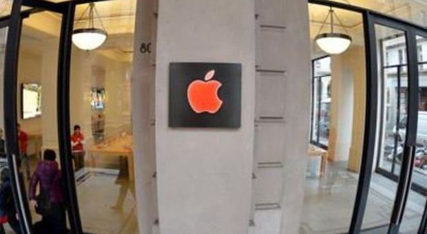 Apple cambia colore al logo, una mela rossa per la battaglia contro l'Aids