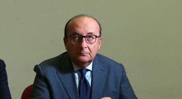 Dietrofront del senatore Vitali: «Non sosterrò il governo Conte». La svolta nella notte dopo le telefonate di Berlusconi e Salvini