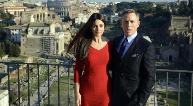 Monica Bellucci e Daniel Craig, è scoppiato un nuovo amore sul set di James Bond?