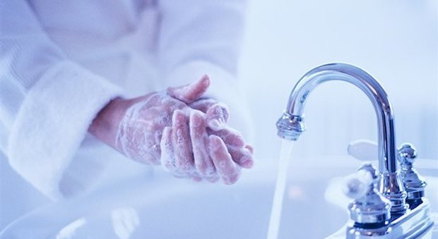 Ecco gli 8 momenti a casa in cui si devono lavare le mani