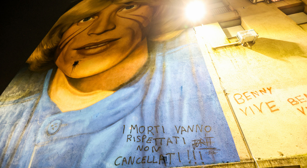 Napoli, via il murale per Caiafa e vendetta della camorra: deturpata l’opera di Jorit