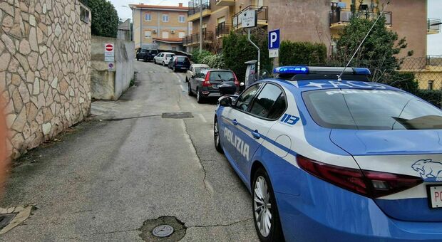 Bambina di 5 anni cade dal terzo piano ad Ancona, è in pericolo di vita. A soccorrerla un vicino di casa