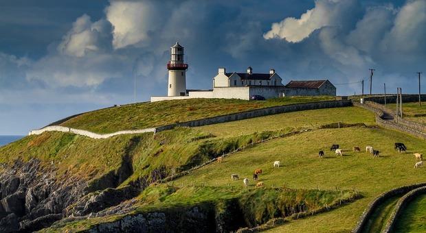 Viaggiare in Irlanda, porte aperte per i turisti dal 19 luglio