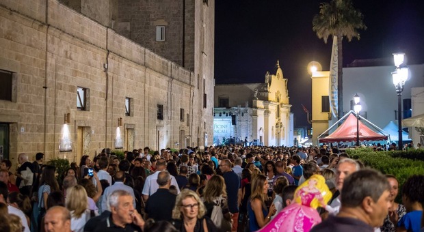 Torna la "Notte Bianca" di Specchia: spettacoli, concerti ed eventi in piazza