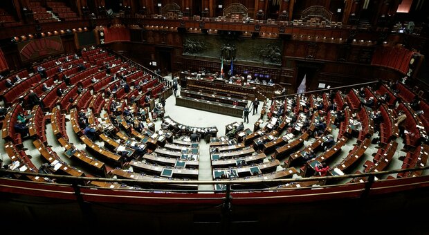 Dl Milleproroghe, maggioranza si spacca sul tetto al contante: Lega e Fi votano con Fdi