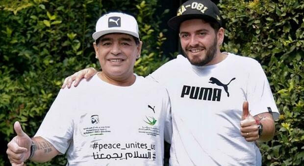 Maradona, i 5 figli contro Ceci: «Sfrutta ancora papà»