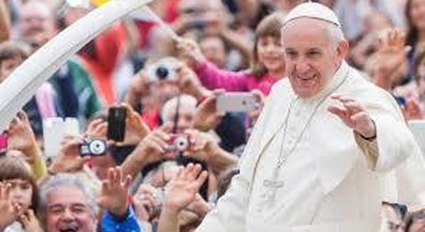 Papa Francesco commuove i detenuti di San Vittore: «Sono uno di voi»