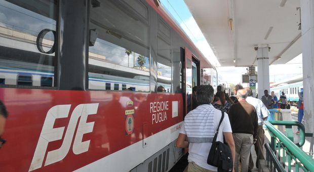 Domeniche senza treni, Jonio e Adriatico isolati: manca il personale