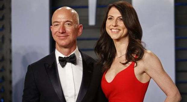 Amazon, Jeff Bezos divorzia dalla moglie dopo 25 anni: ora potrebbe perdere il titolo di uomo più ricco al mondo