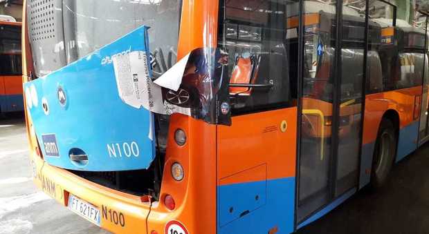 Napoli, autobus nuovi nei depositi: sono in garanzia ma nessuno ancora li ripara