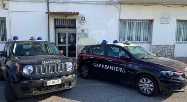 I tre sono stati arrestati dai carabinieri di Formia