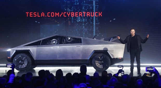 Cybertruck di Tesla, in 5 giorni 250.000 ordini, nonostante la gaffe