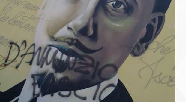 Pescara, sfregiato il murale dedicato a D'Annunzio: sdegno in città