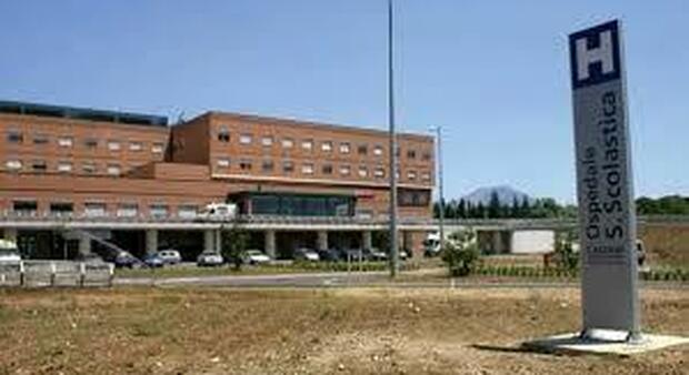 Positiva al Covid s va in ospedale di Cassino, denunciata 28enne. Boom di contagi: 20 casi (18 di rientro)