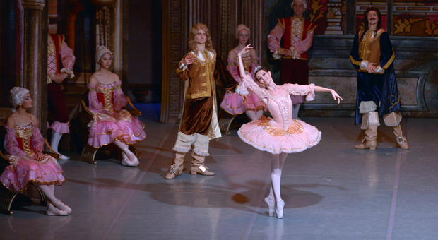 Una immagine di scena di "La bella addormentata" con il Russian classical ballet