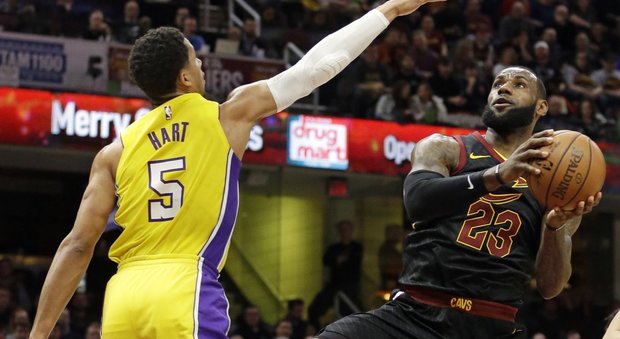 Nba, super LeBron trascina Cleveland al successo sui Lakers